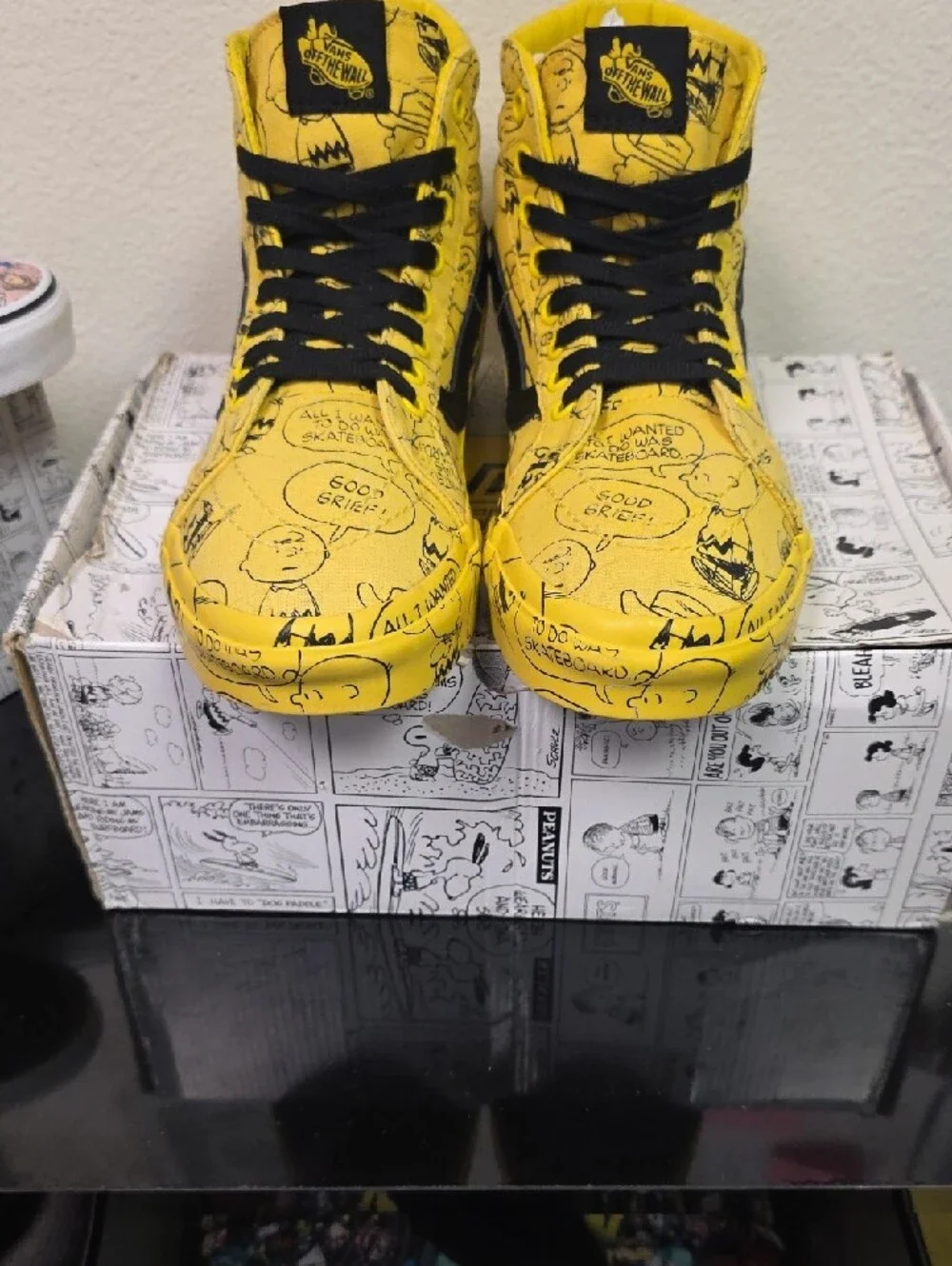 Vans x Peanuts Sk8 Hi Charlie Brown Men’s 8 Women’s 9.5